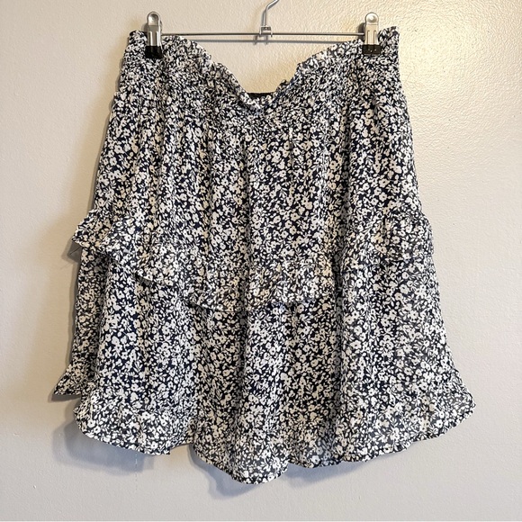 Sienna Sky Dresses & Skirts - Sienna Sky Black White Floral Ruffle Tiered Mini Skirt Womens Large